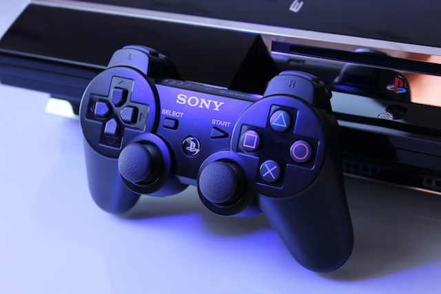 Sony čelí v Británii žalobě kvůli PlayStationu, zneužívá prý svého postavení na trhu