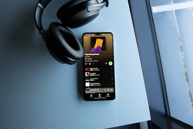 Ve vyhledávání Spotify se začala objevovat erotická videa